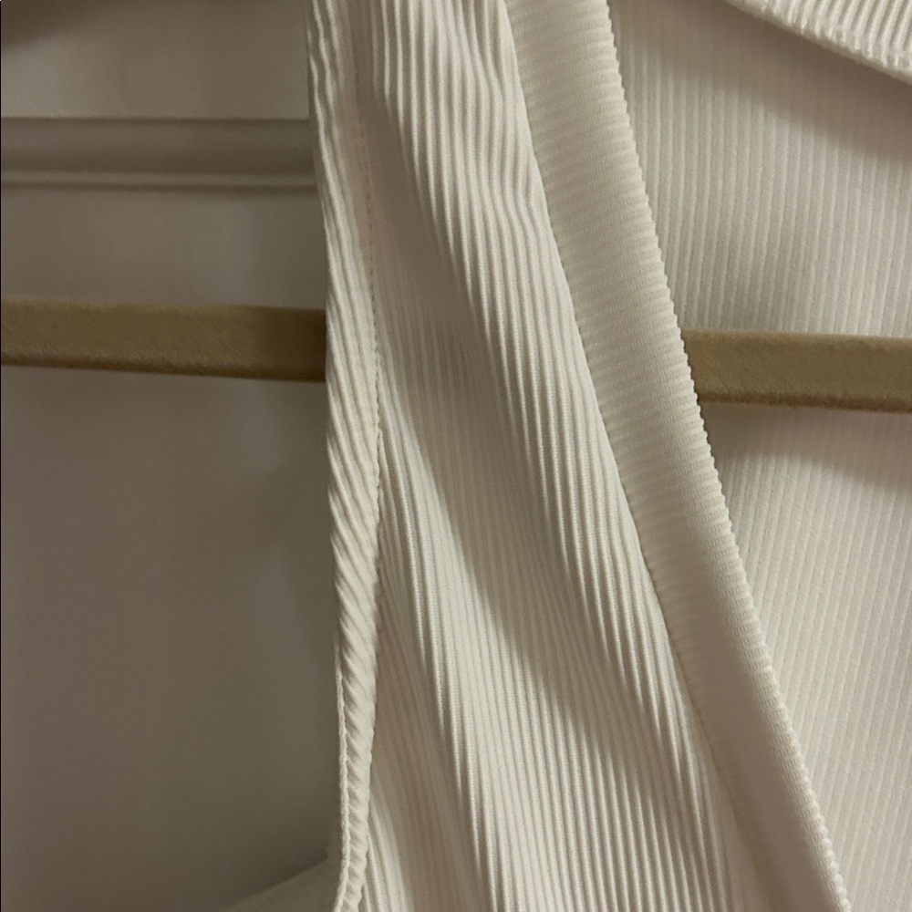 Edikted Ribbed Bodysuit - Picture 5 of 9